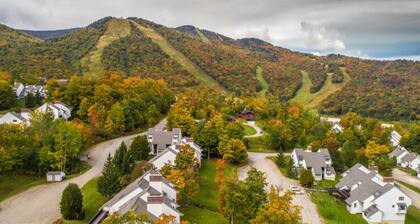 ☆ SKI ON & OFF! ☆ Ylellinen Trailside Townhome! UUSI höyrysuihku, poreallas, uima-allas, kuntosali + lisää