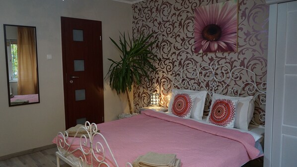 1 bedroom, iron/ironing board, WiFi, bed sheets