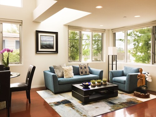 Chic Serenity in the Heart of Santa Monica - Walking Distance to the Beach