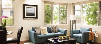 Chic Serenity in the Heart of Santa Monica - Walking Distance to the Beach