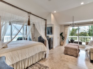 4 makuuhuonetta, työpöytä, silitysrauta/-lauta, ilmainen Wi-Fi