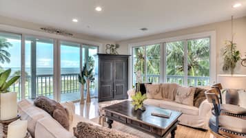 Een smart-tv, videogames, een dvd-speler en tafelvoetbal