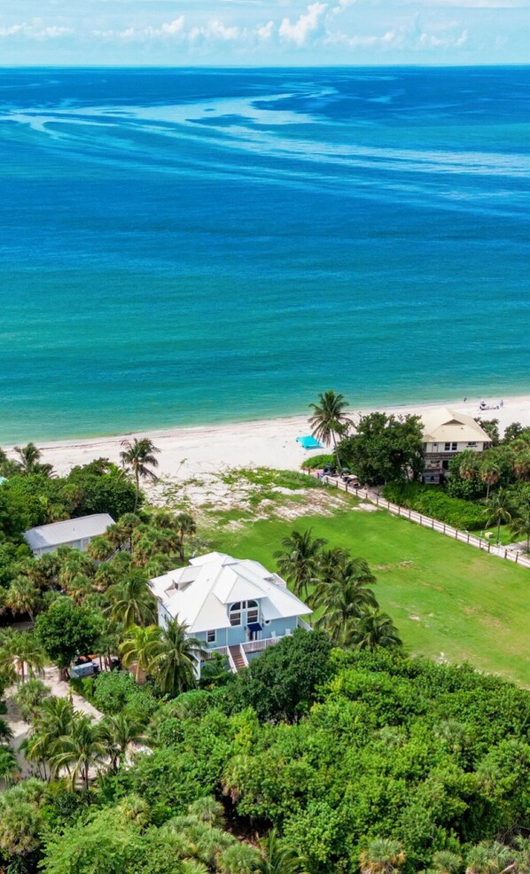 Exterior - ☀︎🏝⛱︎ Beachfront Elegance⛱︎🏝☀︎  
[2026 Spring + Summer Weeks Available Now!] (North Captiva)