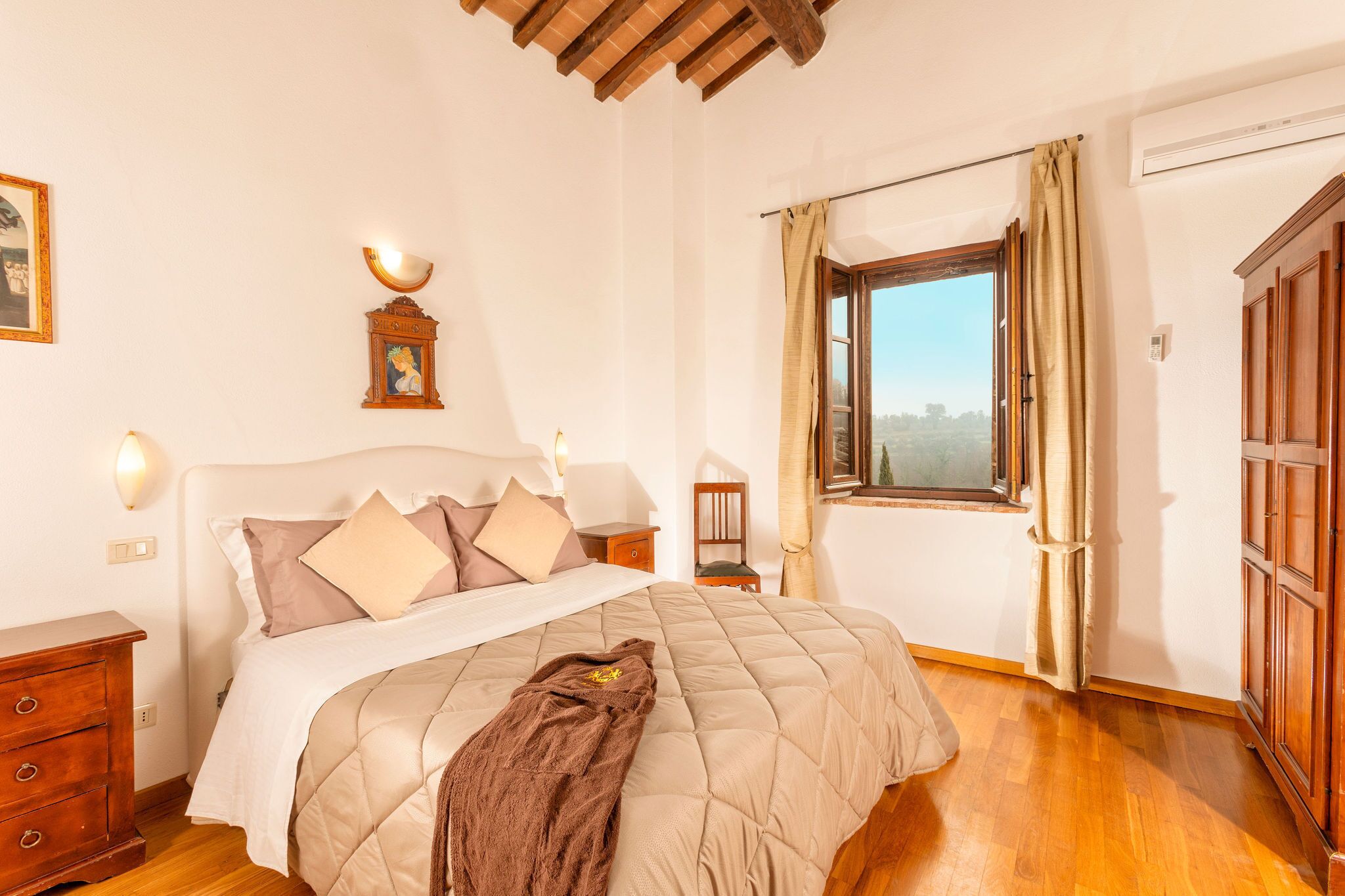 7 bedrooms, in-room safe, iron/ironing board, travel crib