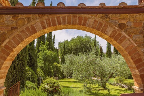 PRIVATE VILLA WALKING DISTANCE, PRIVATE POOL AND JACUZZI