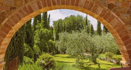 PRIVATE VILLA WALKING DISTANCE, PRIVATE POOL AND JACUZZI