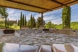 Baignoire à remous extérieure