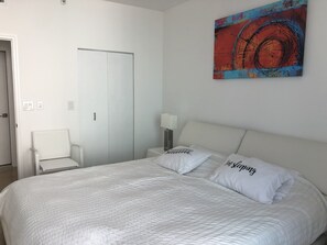 Room - Beautiful Ocean View Apartment on the Beach with Garage with Pool And Jacuzzi  (Miami Beach)