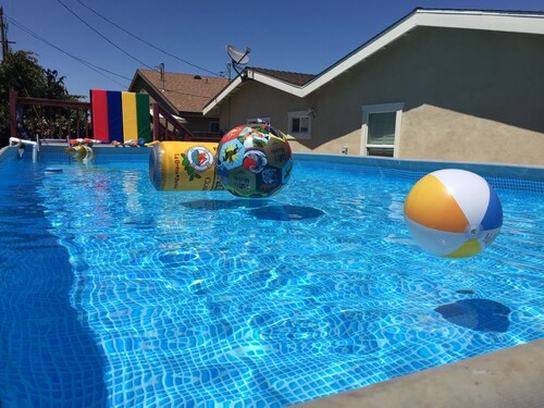 Disney/Anaheim Convention/Knotts/Huntington Beach/Universal Studios Great Value!