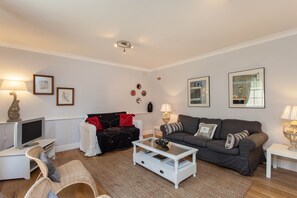 TV, DVD player, books, stereo