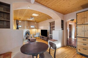 Interior - Casa Intima - Gorgeous Railyard Adobe Near Plaza (Santa Fe)