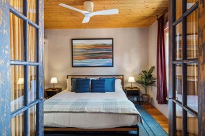 1 bedroom, iron/ironing board, WiFi, bed sheets - Railyard Adobe Near Plaza, Kiva Fireplace (Santa Fe)