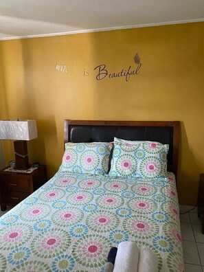 2 Schlafzimmer, Schreibtisch, Bügeleisen/Bügelbrett, kostenloses WLAN