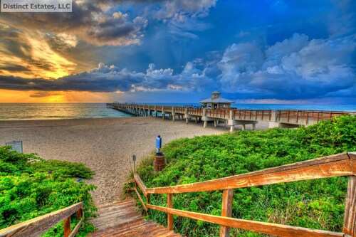 PGA National Home on Squire Golf Course 180º Water Views by Guaranteed Rental™