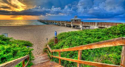 PGA National Home on Squire Golf Course 180º Water Views by Guaranteed Rental™