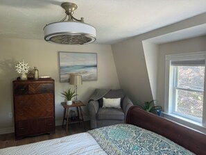 2 bedrooms, iron/ironing board, WiFi, bed sheets - Just Renovated-Spacious 2 Bedroom-Downtown Plymouth-Cozy Get Away (Plymouth)