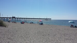 In Strandnähe, Liegestühle, Strandtücher