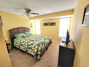 3 Schlafzimmer, Schreibtisch, Bügeleisen/Bügelbrett, Reisekinderbett