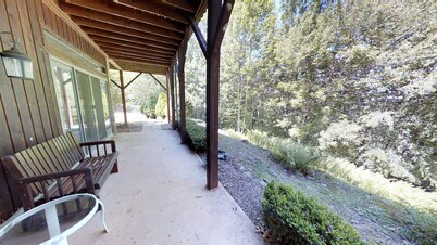 Large family friendly- first floor of home 