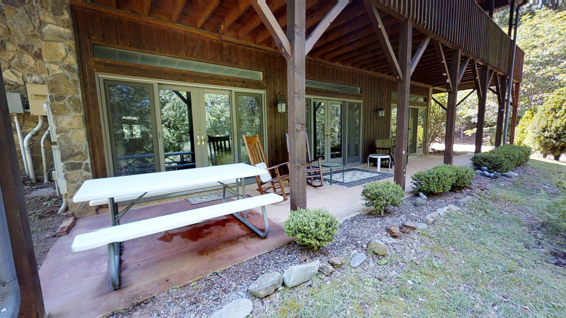 Large family friendly- first floor of home 
