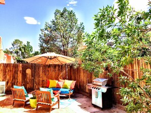 Terrace/patio - B-E-Y-O-N-D CHARMING ~ STROLL to OLD TOWN~ FANTASTIC REVIEWS (Albuquerque)