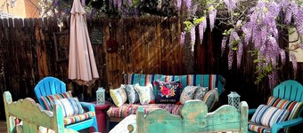 B-E-Y-O-N-D CHARMING ~ STROLL to OLD TOWN~  FANTASTIC REVIEWS 