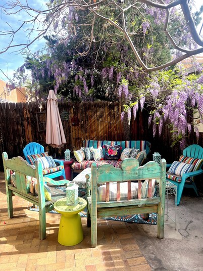 B-E-Y-O-N-D CHARMING ~ STROLL to OLD TOWN~  FANTASTIC REVIEWS 