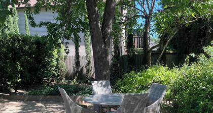 F.J. Massa House ~ Walk to Downtown Napa ~ Bocce Court