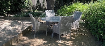 F.J. Massa House ~ Walk to Downtown Napa ~ Bocce Court
