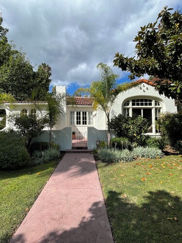 F.J. Massa House ~ Walk to Downtown Napa ~ Bocce Court