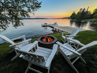 Lakeside Lodge - 15 ft From Lake, Dock, Kayaks/Canoes/SUPs, Pet Friendly!