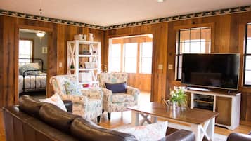 Télévision, lecteur de DVD, livres