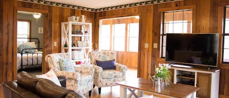 Tv, dvd-spelare och böcker