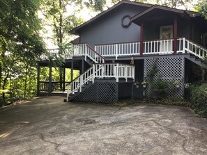Exterior - Enjoy Amazing Smoky Mountain View in Large, Comfortable Home in Treetops! (Franklin)