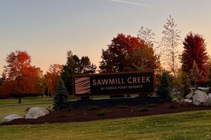 Property grounds - Peaceful 2BR, Condo on Pond - Overlooks 9th Hole at Sawmill Creek Golf Resort (Huron)