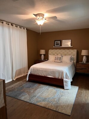 2 bedrooms, iron/ironing board, WiFi, bed sheets - Peaceful 2BR, Condo on Pond - Overlooks 9th Hole at Sawmill Creek Golf Resort (Huron)