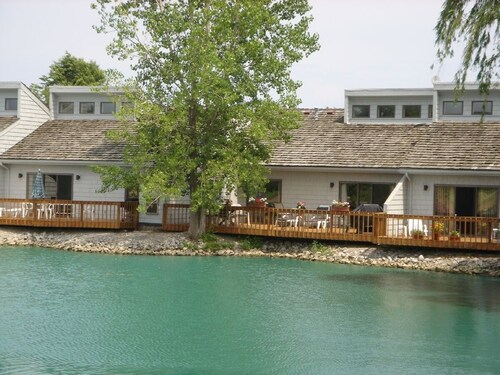 Peaceful 2BR, Condo on Pond - Overlooks 9th Hole at Sawmill Creek Golf Resort