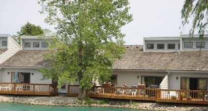 Peaceful 2BR, Condo on Pond - Overlooks 9th Hole at Sawmill Creek Golf Resort