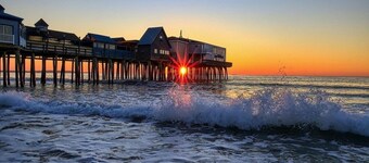 Best house in Old Orchard Beach..STEPS/BEACH,  surf!!!! 4 bedroom