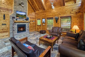 Smart TV, caminetto, Netflix, lettore DVD