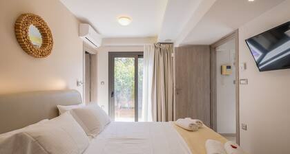 Glaros Casa - Garden near Beach w. Parking & EV