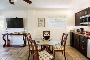 Fridge, microwave, oven, stovetop - Delnor-Wiggins State Park (Naples)