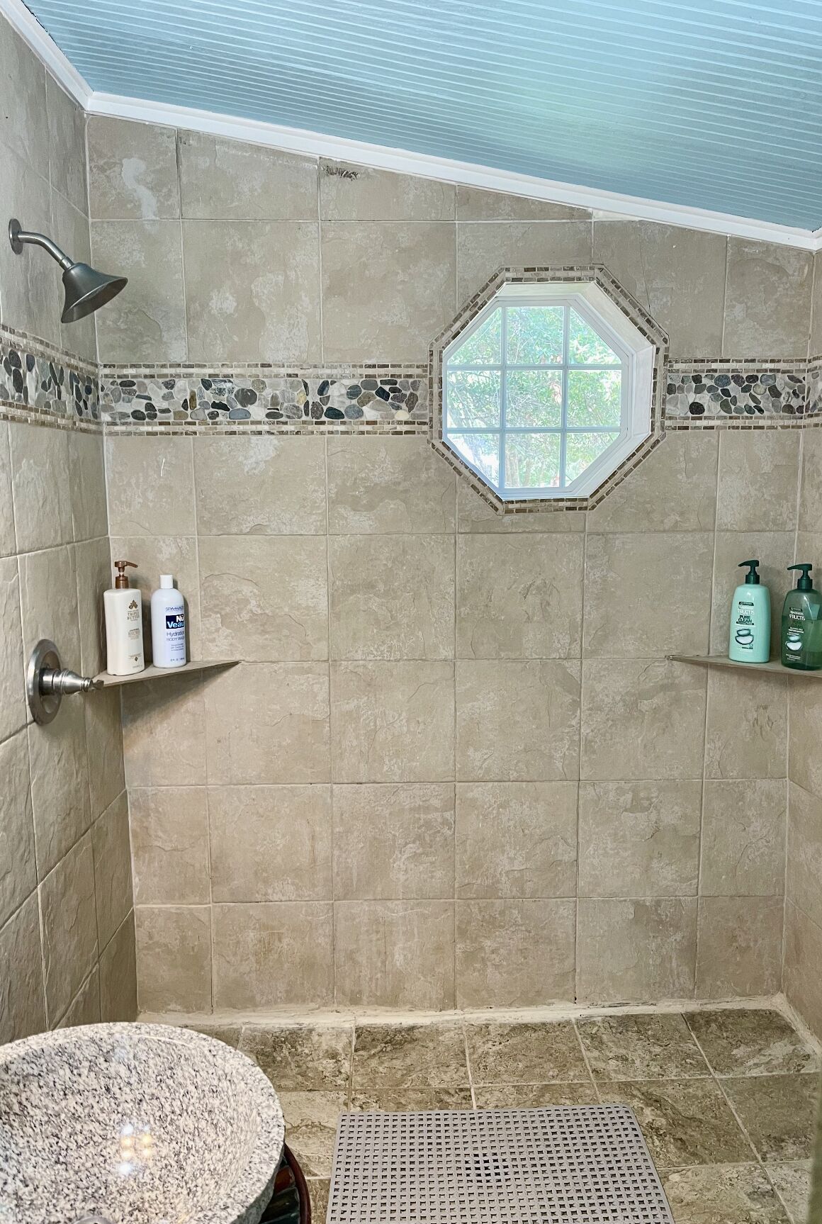 Combined shower/bathtub, hair dryer, towels, soap
