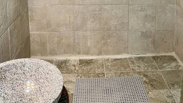 Combined shower/bathtub, hair dryer, towels, soap