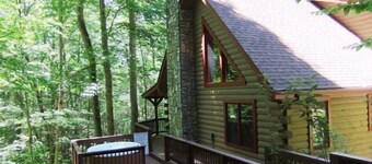 Log Cabin, Rushing Creek, Hot Tub, Firepit, Wood Fireplace, WiFi, A/C