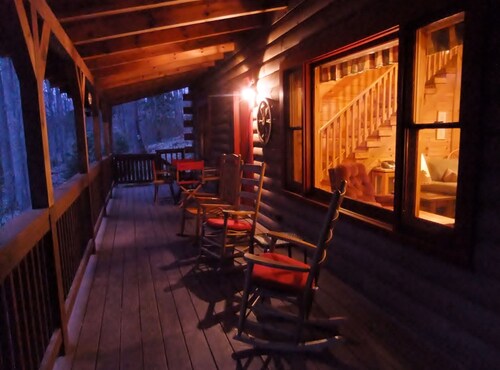 Log Cabin, Rushing Creek, Hot Tub, Firepit, Wood Fireplace, WiFi, A/C