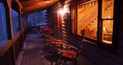 Log Cabin, Rushing Creek, Hot Tub, Firepit, Wood Fireplace, WiFi, A/C
