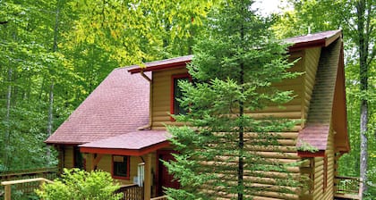 Log Cabin, Rushing Creek, Hot Tub, Firepit, Wood Fireplace, WiFi, A/C
