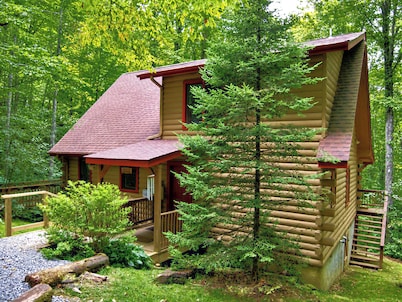 Log Cabin, Rushing Creek, Hot Tub, Firepit, Wood Fireplace, WiFi, A/C