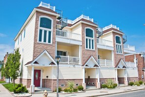 Exterior - ❤️ Gorgeous Views on the Deck, Close to Beach/ Boardwalk/ Casinos/ Restaurants! (Atlantic City)
